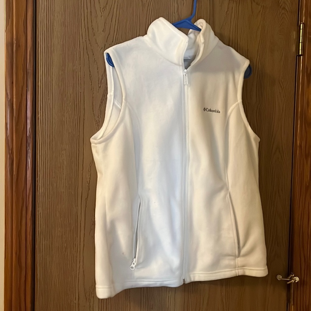 White Fleece Columbia Vest - Large